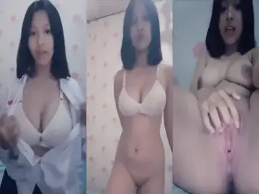 Cewek muda langsing pamer body montok